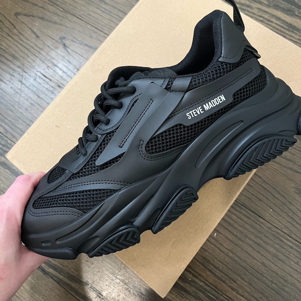 Steve Madden Possession sneakers in black, US women’s size 11, brand new in box